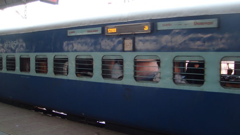 Uttar Pradesh Train Fire Video: Sealdah-Ajmer Express Catches Blaze Near Kaushambi, No Casualty Reported