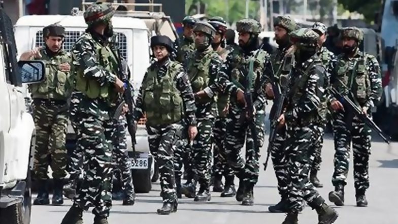 Jammu and Kashmir: Encounter Breaks Out Between Security Forces and Terrorists in Larrow-Parigam Area of Pulwama