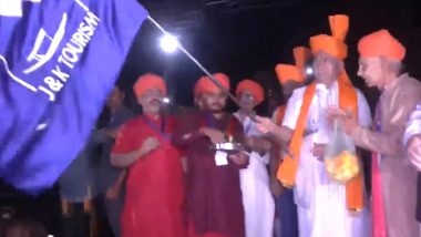 Amarnath Yatra 2023: Jammu and Kashmir LG Manoj Sinha Flags Off First Batch of Pilgrims From Bhagwati Nagar Yatri Niwas (Watch Videos)
