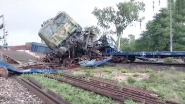 Goods Trains Collision in West Bengal: Two Freight Trains Collide at Onda Railway Station in Bankura (Watch Video)