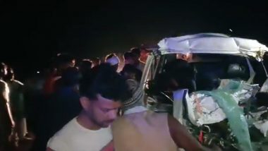 Uttar Pradesh Road Accident: Speeding SUV Rams Into Parked Truck in Banda District, Six Killed (Watch Videos)