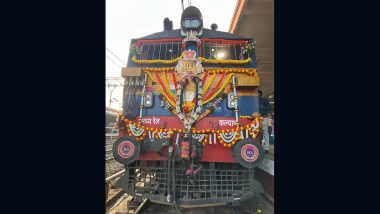 Deccan Queen Birthday: India's First Luxurious Train Completes 93 Years of Service, Rail Enthusiasts Cut Cake at Pune Station (See Pics and Video)