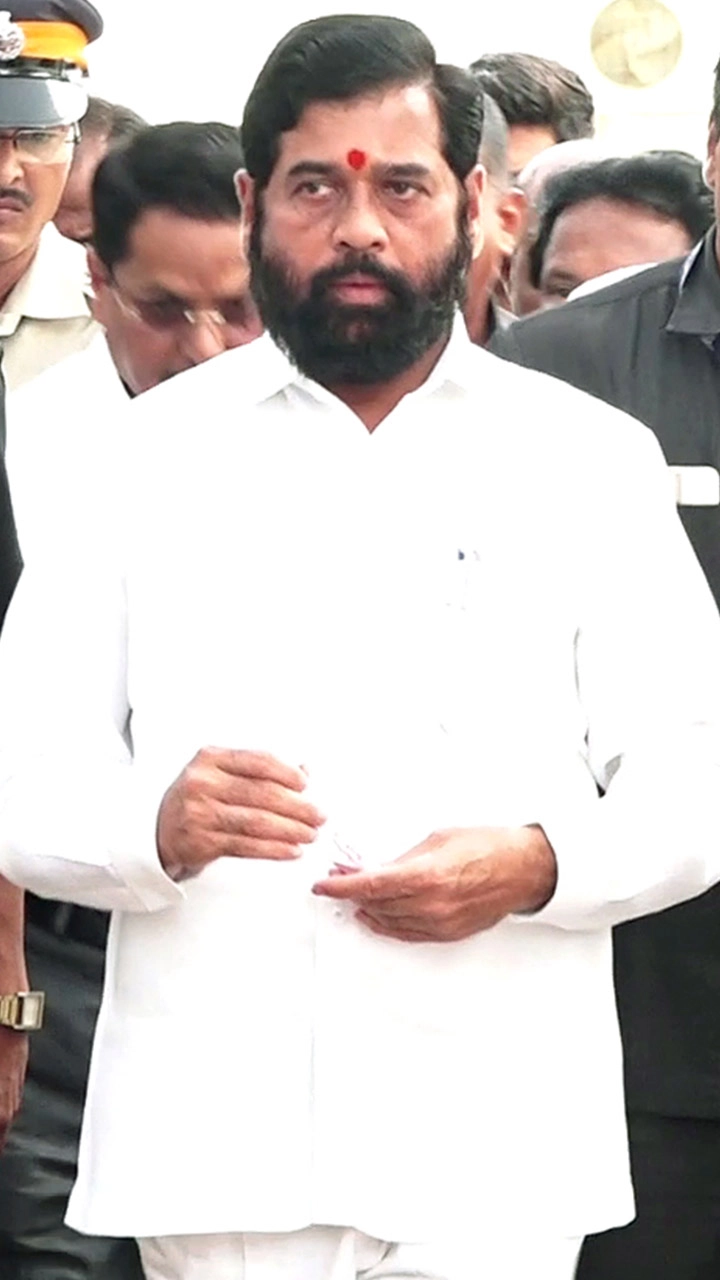 Sulochana Latkar Dies: Eknath Shinde, Devendra Fadnavis Pay Their Last Respects