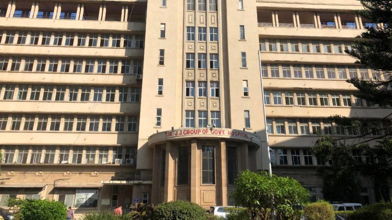JJ Hospital Resident Doctors Go on Indefinite Strike in Mumbai, Allege Ophthalmology Department Being Run in ‘Dictatorial’ Manner (Watch Video)