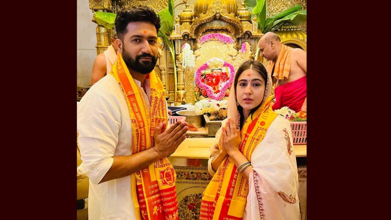 Vicky Kaushal and Sara Ali Khan Visit Siddhivinayak Temple in Mumbai to Take Blessings of Ganpati Bappa Post Release of Their Film Zara Hatke Zara Bachke