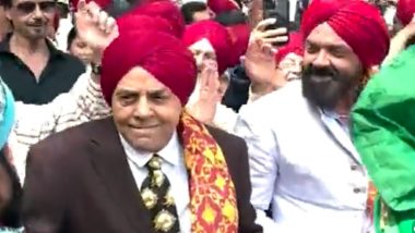 Dharmendra Dance to Dhol Beats at Karan Deol's Wedding VIDEO: Watch Veteran Actor Add 'Chaar Chaand' to Grandson's Special Day With His Performance