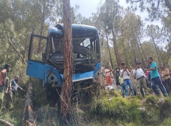 India News | Bus with over 40 Passengers Falls into Gorge in Himachal Pradesh