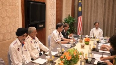 World News | MoS V Muraleedharan Meets Sikh Veterans of Malaysian Armed Forces