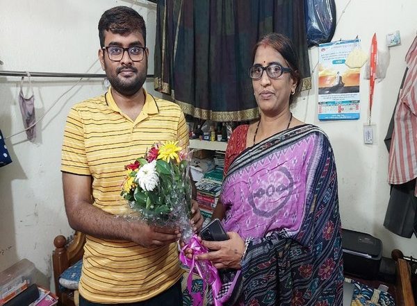 India News | Anganwadi Worker's Son Tops Odisha Joint Entrance Exam in B.Pharm