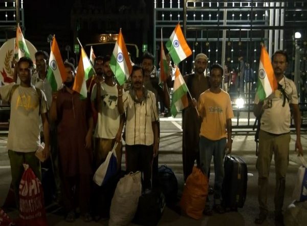 World News | Indian Fishermen Freed from Pak Jails Appeal for Release of Fellow Citizens