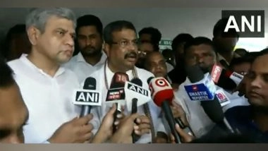 India News | Railway Minister Ashwini Vaishnaw Meets Injured at Soro Hospital in Odisha