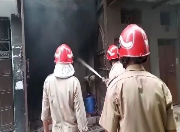 India News | Delhi: Fire Breaks out at Madarsa in Jagatpuri, Operation Underway to Douse Flames