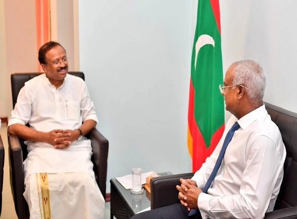 World News | MoS Muraleedharan Calls on Maldives President Ibrahim Solih in Male, Exchanges Views on Bilateral Cooperation