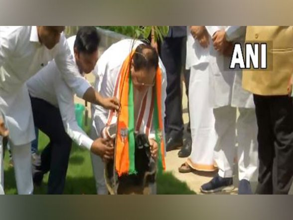 India News | World Environment Day: JP Nadda Plants Saplings at BJP Headquarters - Vimarsana News