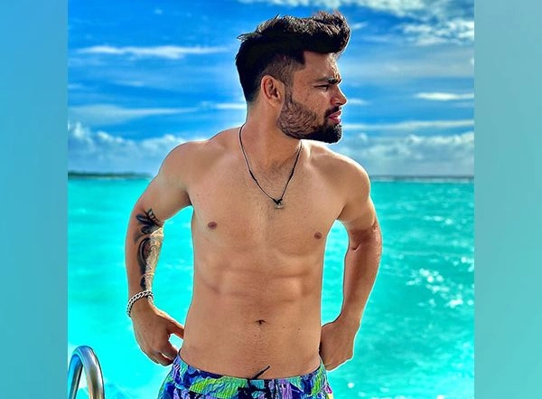 Entertainment News | After Hitting Sixes in IPL 2023, Rinku Singh Now Raises Temperature with His 'six Pack' Abs