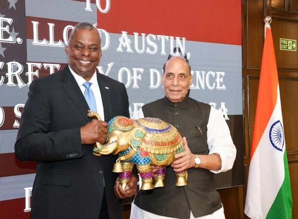 World News | Rajnath Singh, US Defence Secy Lloyd Austin Hold Talks, Discuss Enhancing Defence Ties