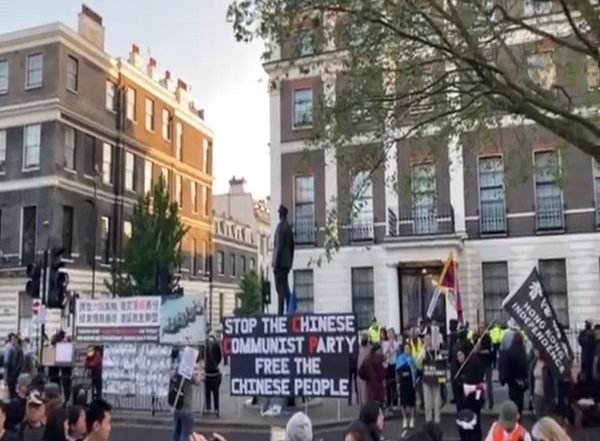 World News | Protests Held Outside Chinese Embassy in London to Commemorate Tiananmen Square Massacre