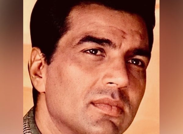 Dharmendra Shares Nostalgic Picture in Shayari Style (View Pic)