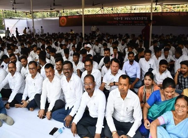 India News | Assam: Students' Union Stages Protest Against Govt's Move to Teach Science, Maths in English