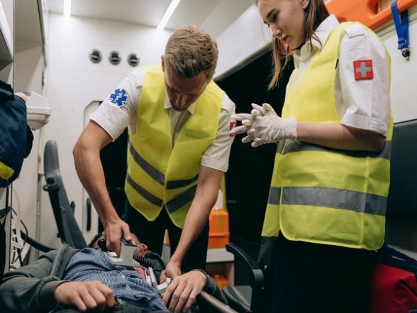 Health News | Study Finds Defibrillators Used in Just One out of Ten Cardiac Arrests - Vimarsana News