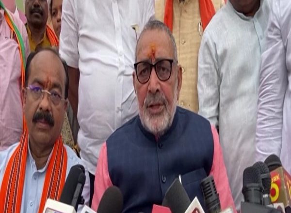 India News | RSS Offered to Help British: Kapil Sibal, Sougata Roy Slam Giriraj Singh over Godse Praise
