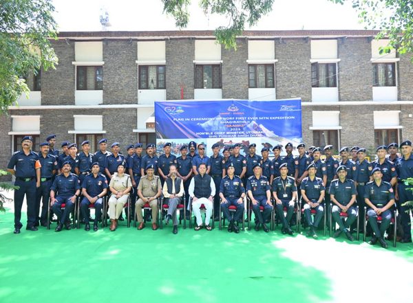India News | Uttarakhand CM Dhami Meets NDRF Mountaineers on Their Return from Bhagirathi-2 Peak