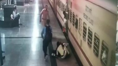 RPF Woman Constable Saves Female Passenger From Falling Under Moving Train at Warangal Railway Station (Watch Video)