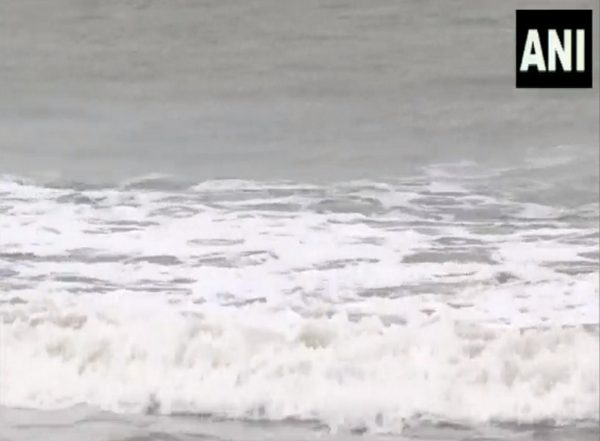 India News | Cyclone Biparjoy: High Tides Hits Gujarat Coast, IMD Issues Orange Alert for Kutch, Saurashtra