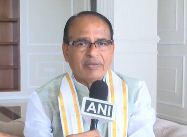 India News | 'Laadli Bahna Yojana' Has Filled Dindori's Specially-abled Woman Janaki with a New Confidence: MP CM Chouhan