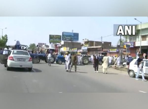 India News | Farmers Block Road in Haryana's Kurukshetra, to Hold Mahapanchyat over MSP