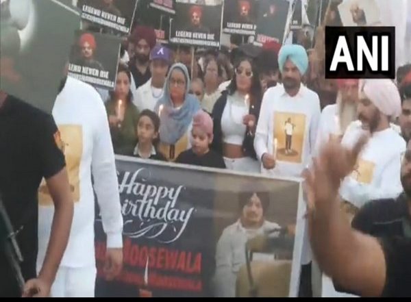 India News | British Rapper Stefflon Don Visits Sidhu Moosewala's Punjab Village, Pays Tribute on His Birth Anniversary