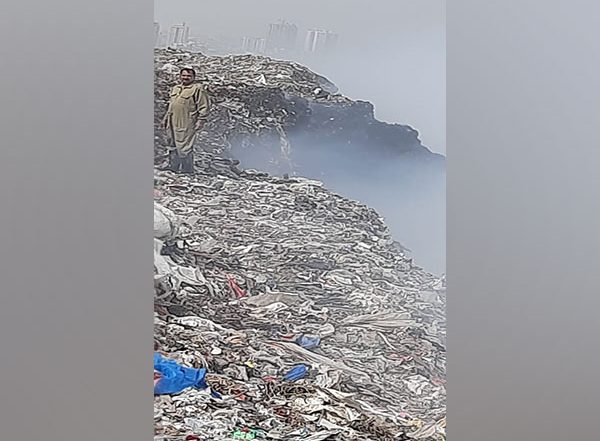 India News | UP: Fire Breaks out at Ghazipur Landfill Site