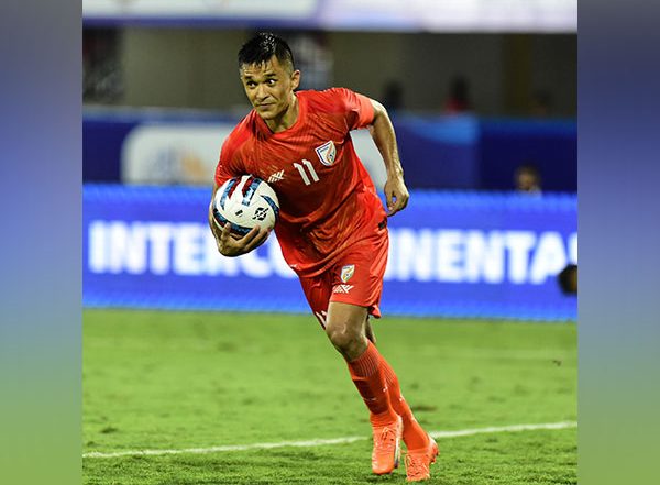 Sports News | Sunil Chhetri Announces Wife's Pregnancy with Goal Celebration at International Cup 2023