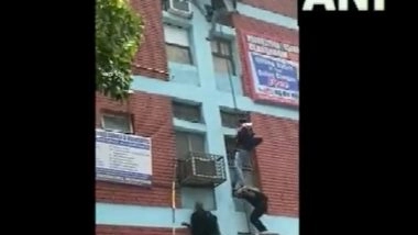 India News | Fire-fighting Operation Ends in Mukherjee Nagar, All Students Rescued from Building: Delhi Fire Service Officials