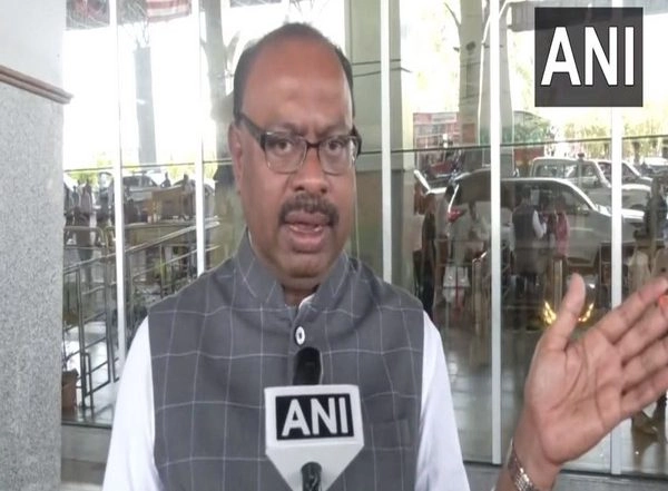 Savarkar Dropped From Karnataka Textbooks: Siddaramaiah-Led Govt Removed Chapters on Hindutva Ideologue on Rahul Gandhi’s Orders, Says Maharashtra BJP Chief Chandrashekhar Bawankule