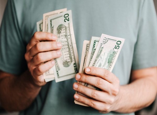 Lifestyle News | Study Reveals Working Hard for Money Lowers Consumers' Willingness to Risk Their Earnings