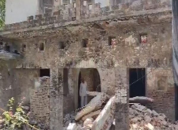 Gorakhpur Building Collapse: Two Injured As Building Collapses in Mohaddipur, No Casualties Reported