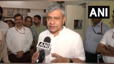 India News | Ashwani Vaishnaw Visits Delhi Division Control Room, Discusses How to Upgrade Systems in Railways