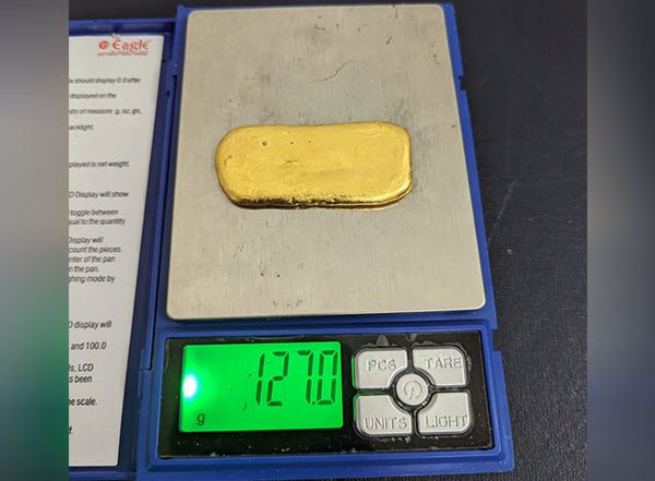 Hyderabad: Dubai Passenger Caught Smuggling Gold Worth Rs 7.77 Lakhs Mixed in Brown Powder at RGIA Airport