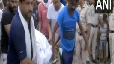 India News | Mortal Remains of Two Sisters Shot Dead in Delhi's RK Puram Brought to Their Home