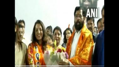 Major Blow To Uddhav Thackeray, MLC Manisha Kayande Joins Eknath Shinde-led Shiv Sena (Watch Video)