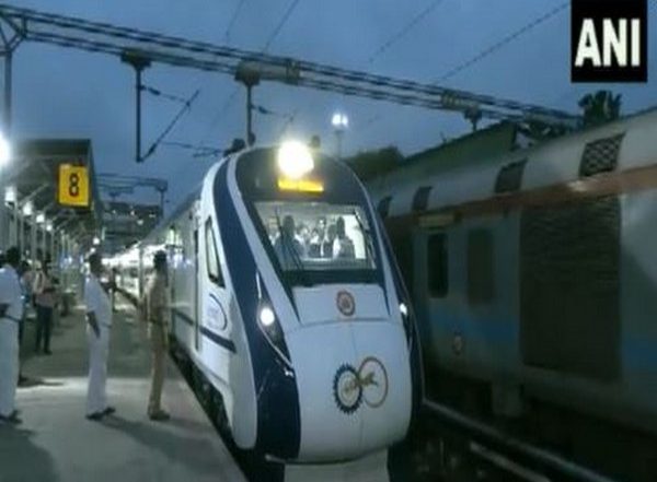 Vande Bharat Express Trail Run Conducted Between Bengaluru-Dharwad in Karnataka (Watch Video)