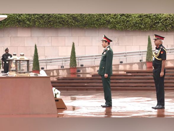 World News | Rajnath Singh Holds Bilateral Talks with His Vietnamese Counterpart General Phan Van Giang - Vimarsana News