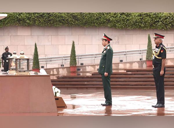 World News | Rajnath Singh Holds Bilateral Talks with His Vietnamese Counterpart General Phan Van Giang