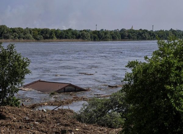 World News | Ukraine Conflict: Following Dam Collapse, Odesa's Coastline Turns into 'garbage Dump'