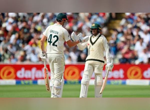 Sports News | Khwaja, Green Stitch Crucial Partnership; Australia Need 98 Runs in Final Session to Wrap Up First Ashes Test