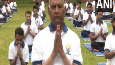 International Yoga Day 2023: Former President Ram Nath Kovind Performs Yoga in Delhi (Watch Video)