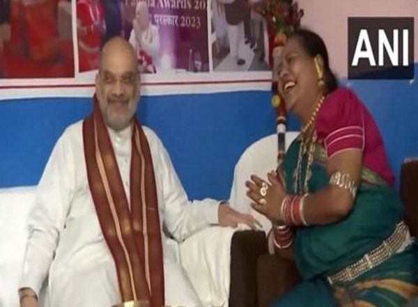 India News | Chhattisgarh: Amit Shah Meets Padma Shri Singer Usha Barle During BJP's 'Maha Jansampark Abhiyan'