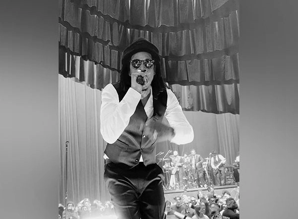 Entertainment News | Jay-Z Adds Punjabi Touch to Louis Vuitton Show in Paris, Croons 'Mundian To Bach Ke' Song