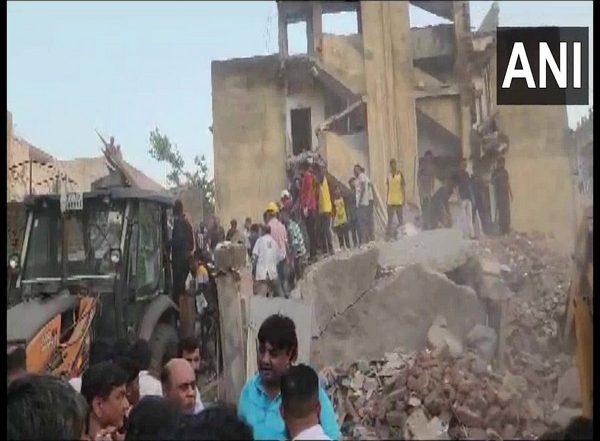 Gujarat Building Collapse: Three Dead, Five Injured As Three-Storey Block Collapses in Jamnagar